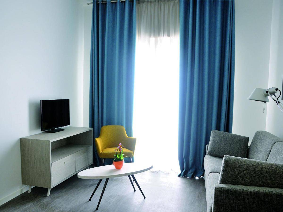 Appartement entier, Modern apartment with a balcony located 500m from a spa town in Jonzac, Région de Jonzac