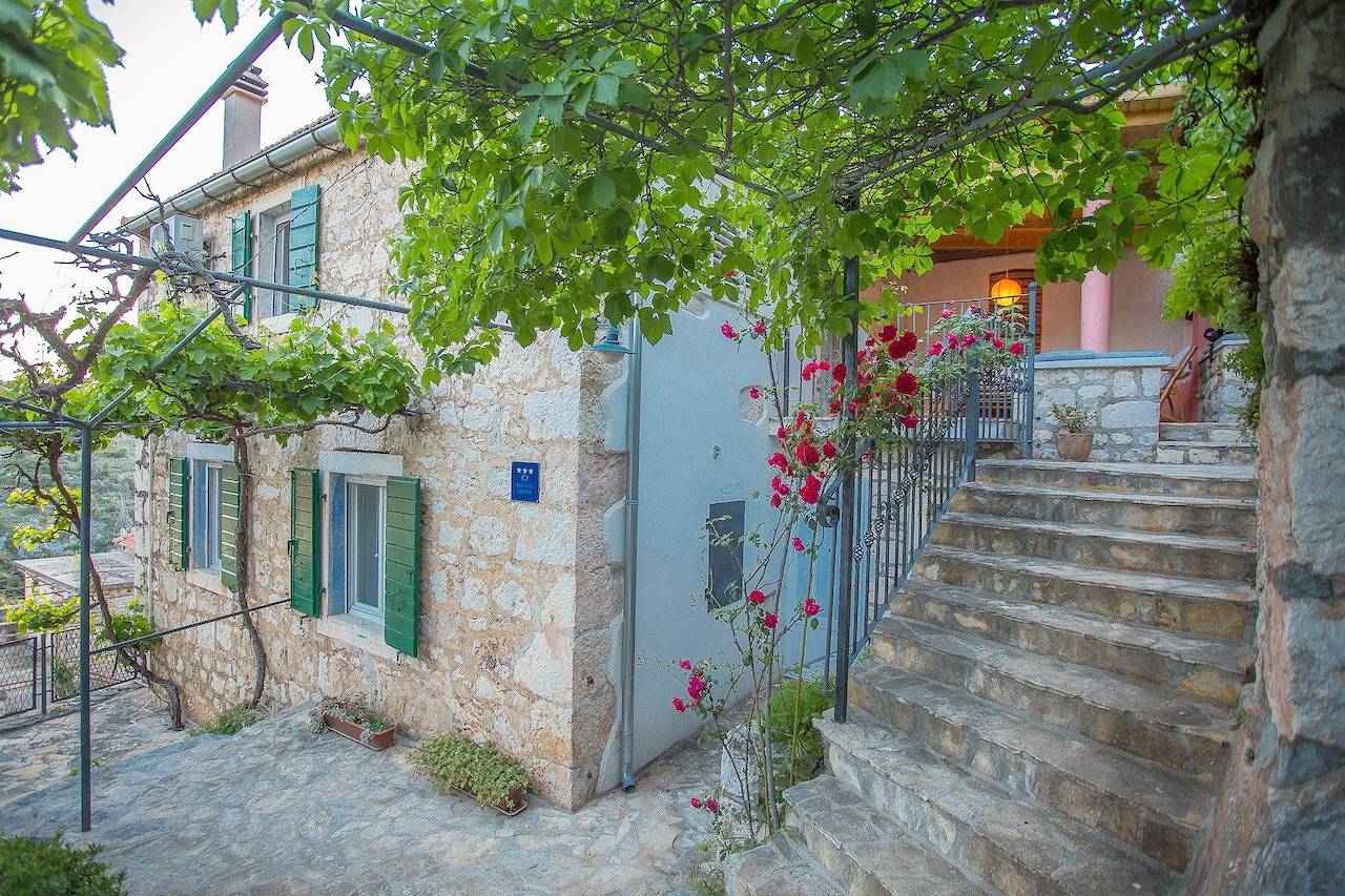 Ganze Wohnung, Ferienhaus Mirna auf der Insel Brač in Milna, Brac