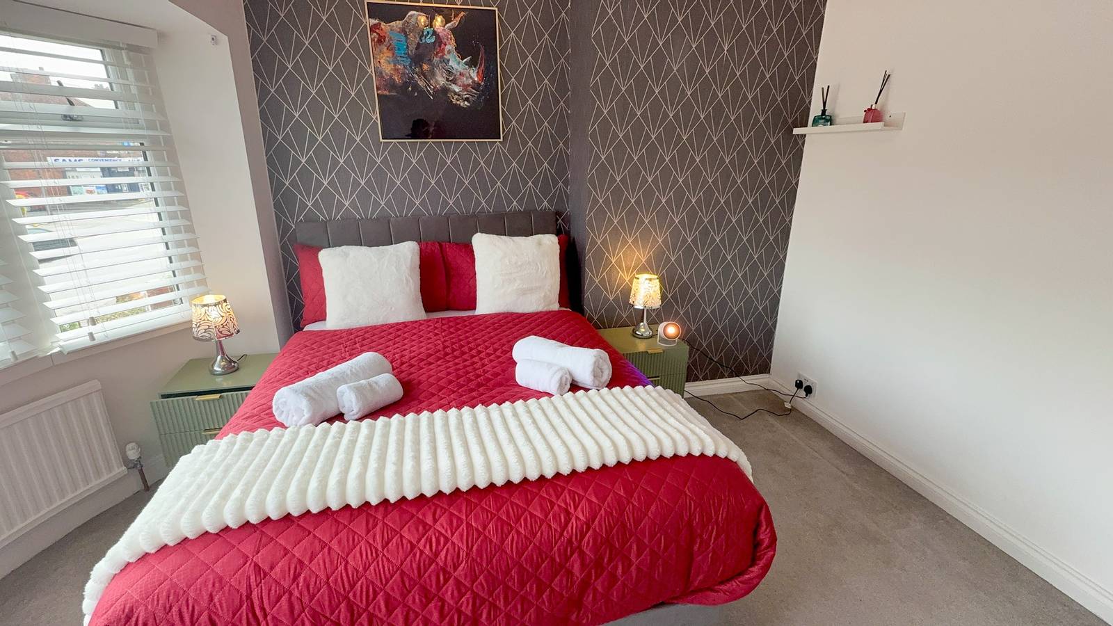 Northeast Manchester, Sleeps 8 with Onsite Parking in Manchester, Greater Manchester