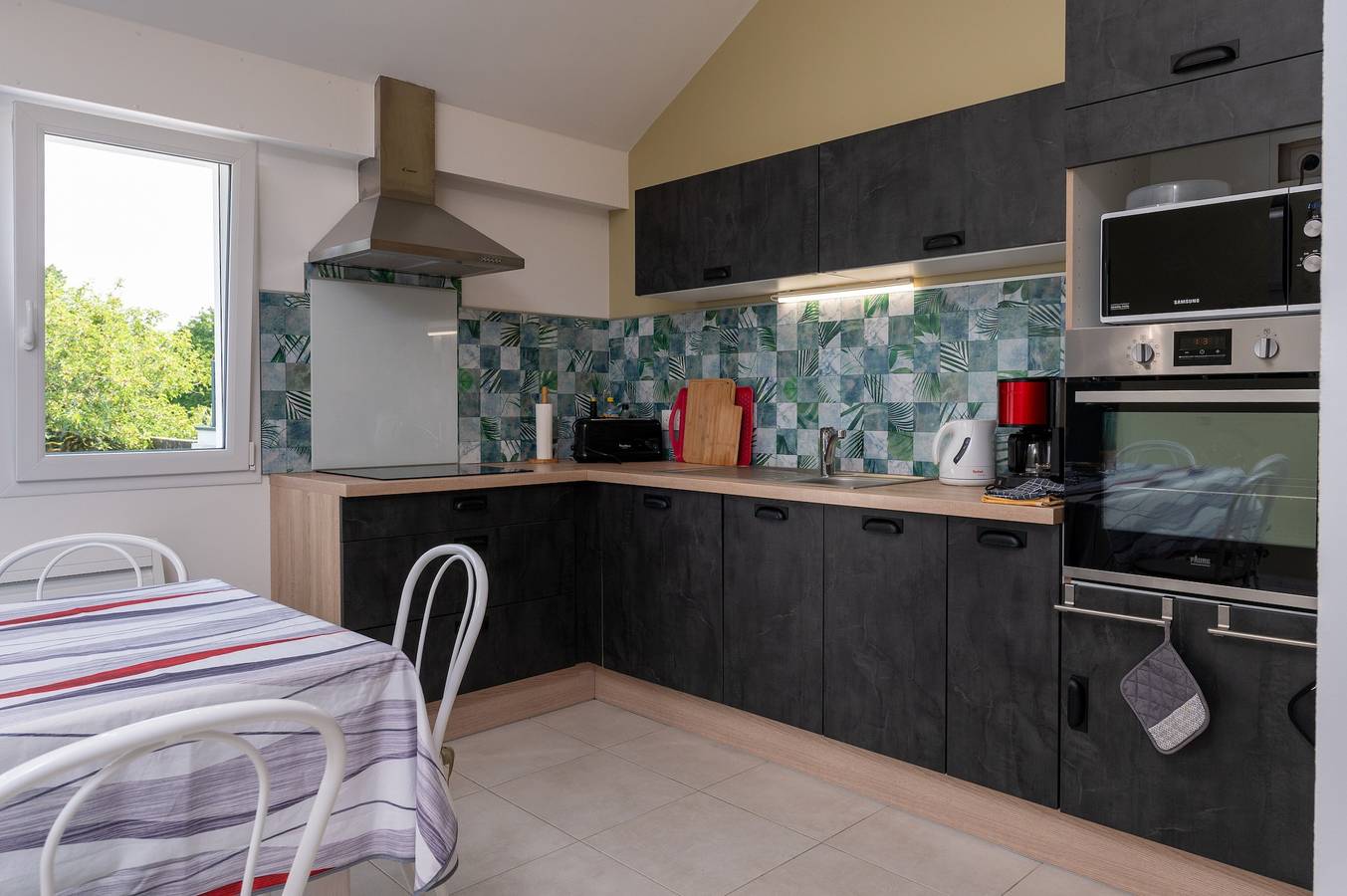 Casita de campo "Le Chant Des Oiseaux" con terraza privada, jardín compartido y Wi-Fi in Crach, Côte des Mégalithes