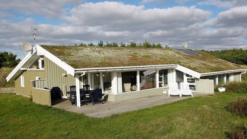 Vakantiehuis voor 12 personen, with terras and zwembad as well as whirlpool and sauna in Blokhus
