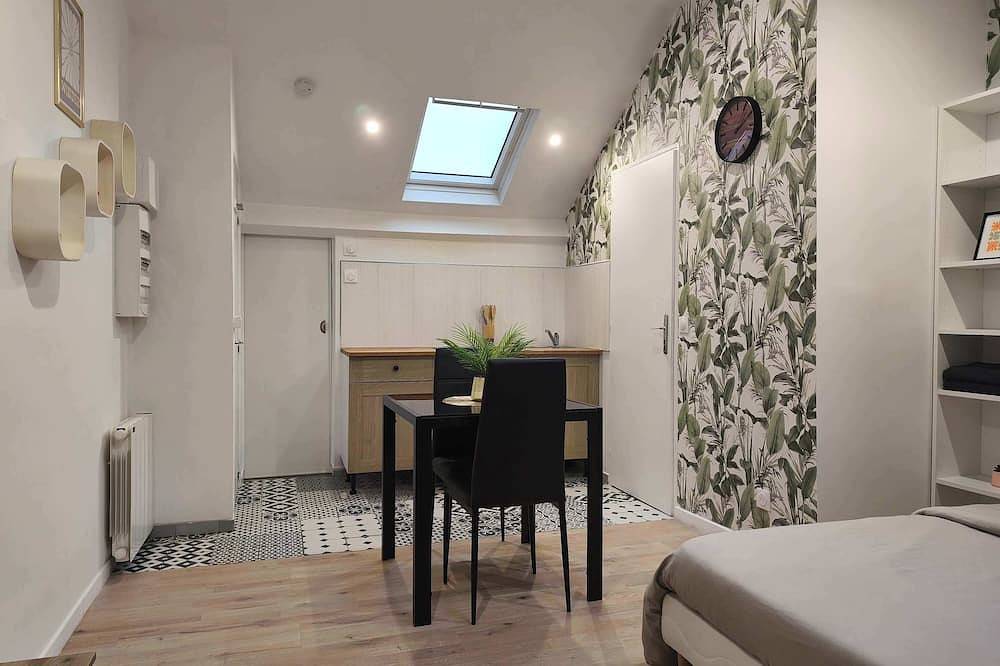 Ganze Wohnung, Comfortable Studio with Parking in Charleville-Mézières, Ardennen