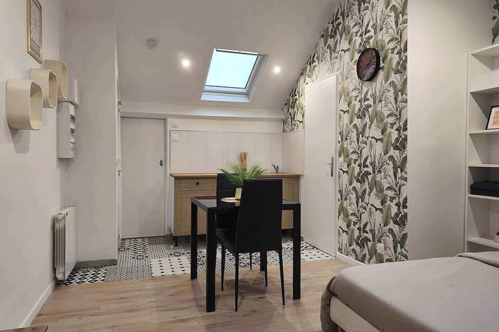 Ganze Wohnung, Cosy Studio, 2nd Floor · Free Private Parking in Charleville-Mézières, Ardennen