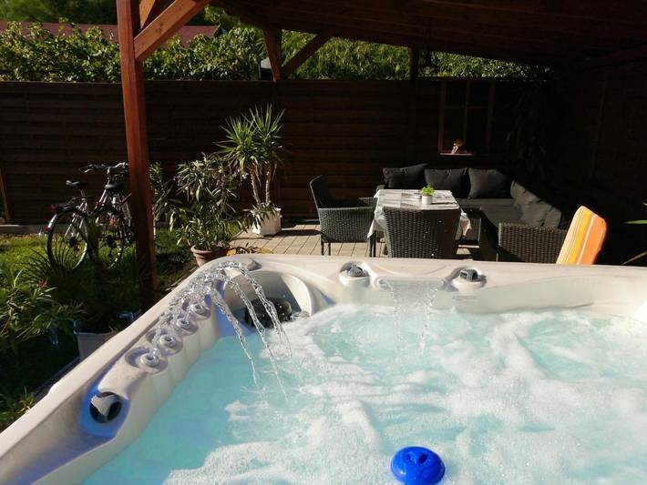 Ferienwohnung für 4 Personen, mit Garten und Whirlpool - 1
