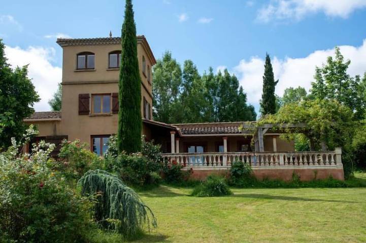 Ferienhaus für 8 Personen, mit Terrasse und Pool sowie Garten, mit Haustier - 1