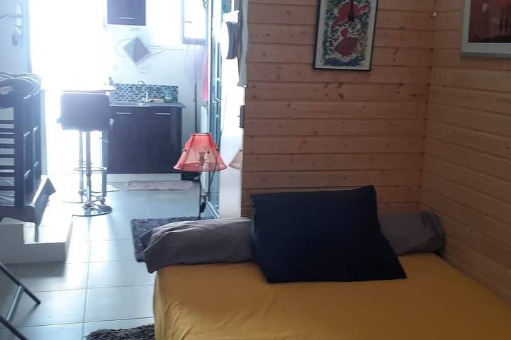 Appartement entier, Chambre 21 m2 au pied des vignes, plage à 5kms, tous commerces, résidence calme in Sigean, Côte méditerranéenne (France)