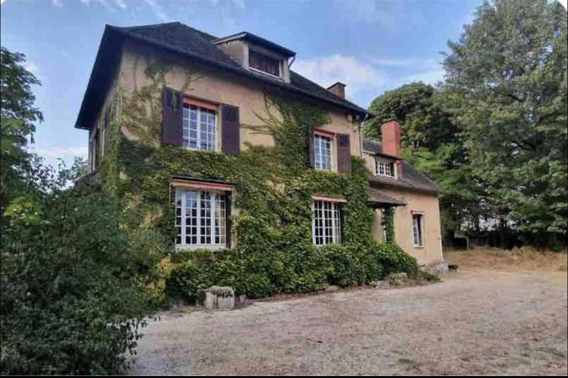 Maison de Maître avec piscine et parc privé in Coulanges-sur-Yonne, Région d'Auxerre