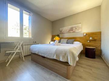 Gîte pour 2 personnes, avec jardin ainsi que piscine et sauna à Enveitg