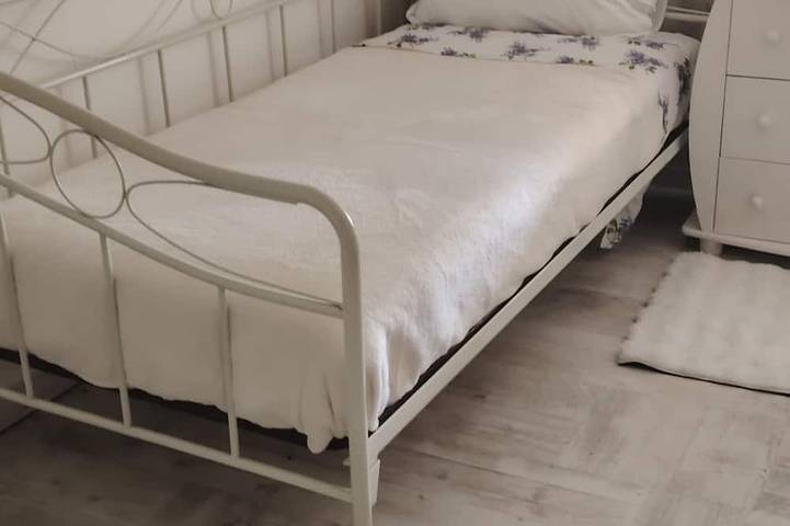 Old rafter house, exposed stonework 2 bedrooms Sleeps up to 6 people in Montjoux, Región de Nyons