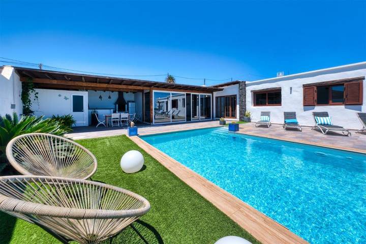 Villa pour 8 personnes, avec piscine ainsi que terrasse et jardin - 1