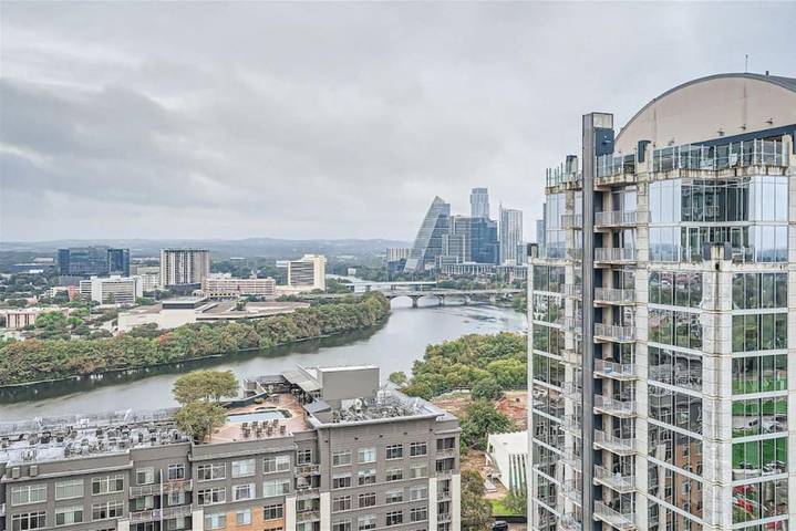 Apartamento para 2 personas, con jardín y terraza además de jacuzzi y piscina en Austin