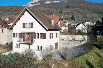 Gîte pour 8 personnes, avec balcon à Mouthier-Haute-Pierre