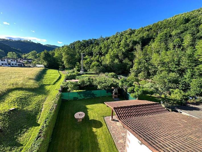 Casa rural para 12 personas, con Balcón y Jacuzzi además de Terraza y Jardín en Sumbilla - 4