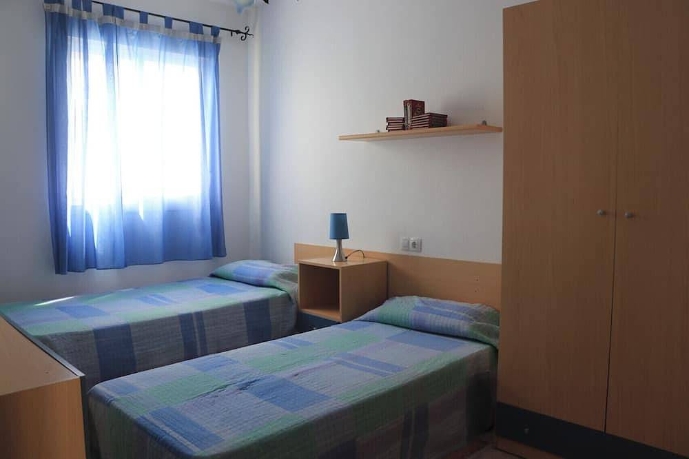 Entire apartment, Two bedroom apartment close to amenities in Conil de la Frontera, Costa de la Luz