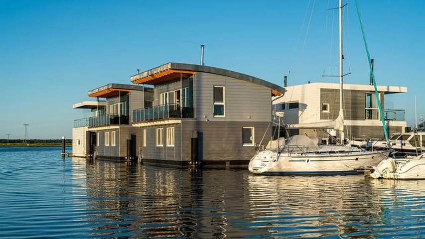 Boot für 4 Personen, mit Balkon und Sauna in Kröslin