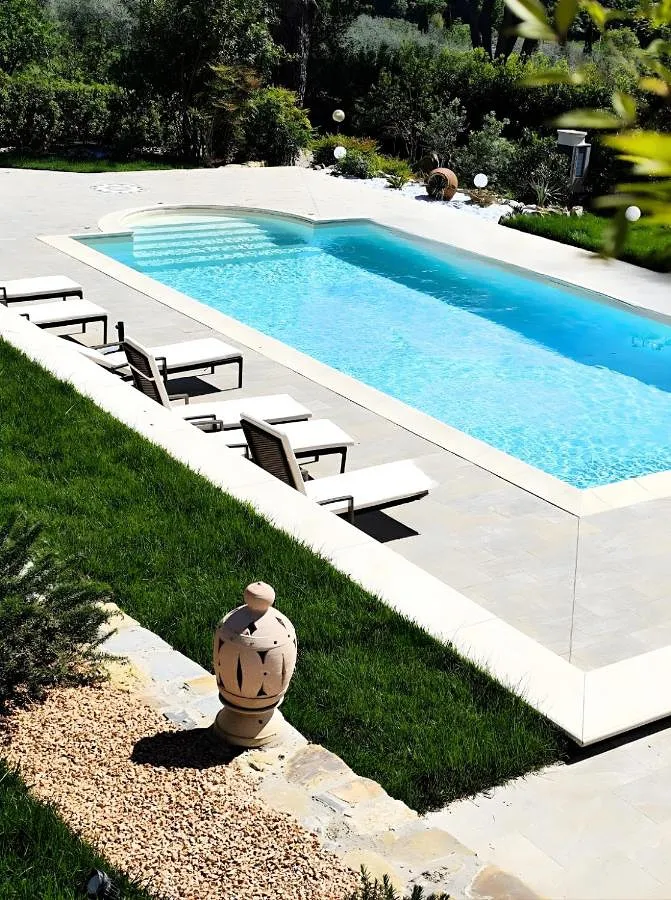 Apartamento de vacaciones para 6 personas, con vistas además de piscina y jardín - 1