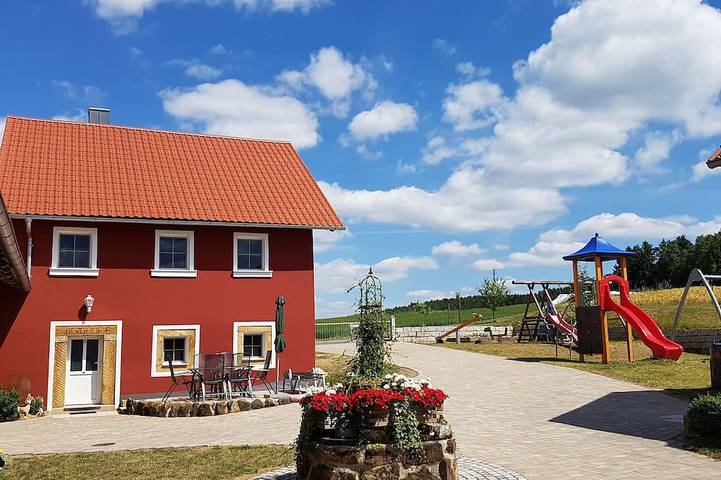 Ferienwohnung für 8 Personen, mit Garten und Sauna sowie Balkon, mit Haustier in Neunburg vorm Wald