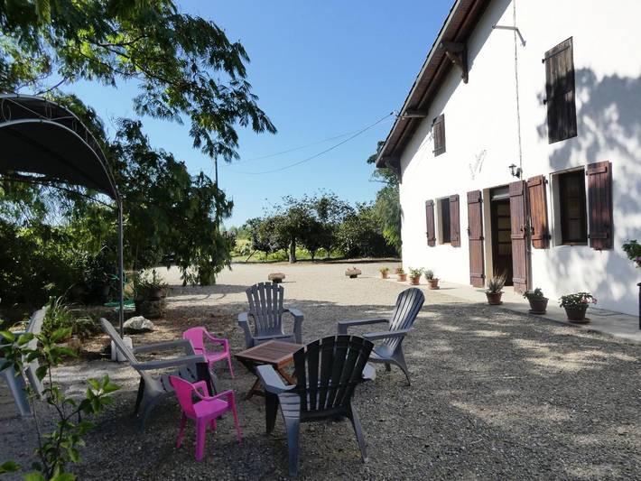 Gîte pour 6 personnes, avec Terrasse ainsi que Jardin et Vue à Saint-Sever