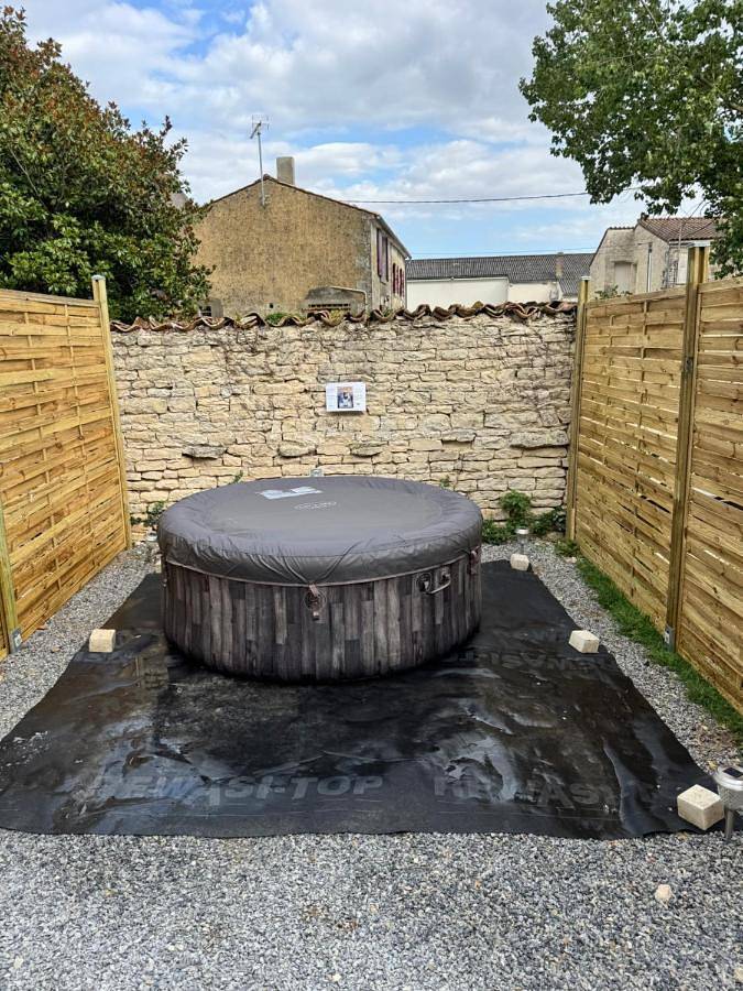 Location de vacances pour 4 personnes, avec jacuzzi et jardin, adapté aux familles à Saint-Hilaire-la-Palud - 4