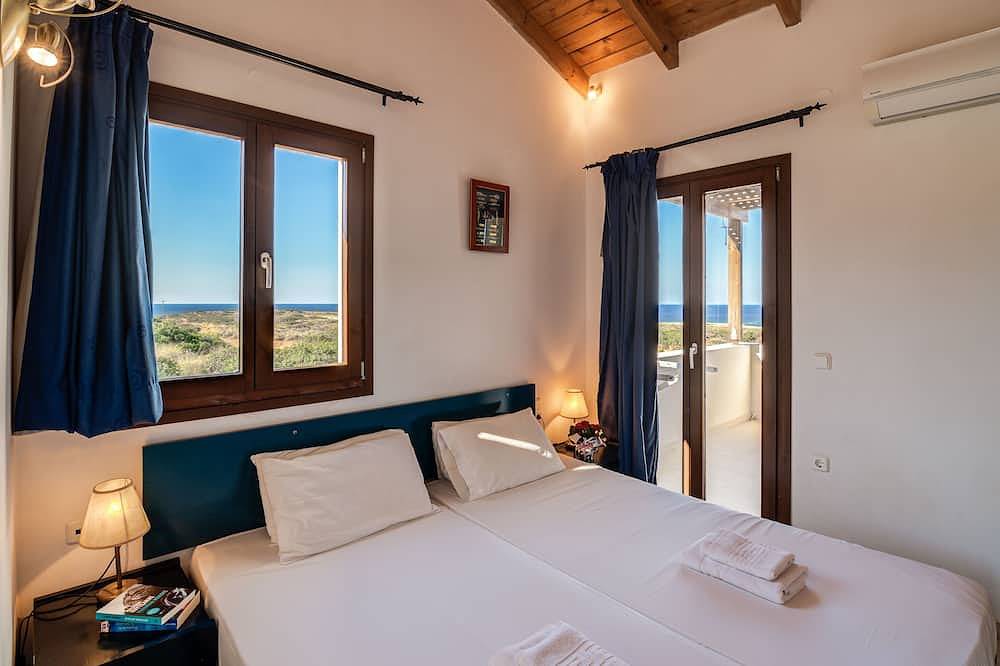 Aeolus Villa Makrigialos: privada 5 dormitorios, piscina, vistas al mar, Wifi in Makry Gialos, Sur de Creta