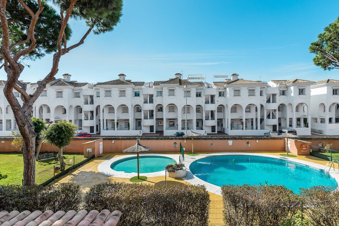 Apartamento entero, Apartamento cerca de la playa con Wi-Fi, Aire Acondicionado, Piscina, Terraza y Balcón in Sancti Petri, Chiclana de la Frontera