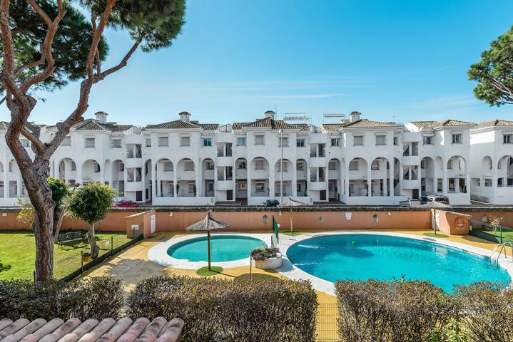 Ganze Wohnung, Apartment in Strandnähe mit Wlan, Klimaanlage, Pool, Terrasse und Balkon in Sancti Petri, Chiclana de la Frontera