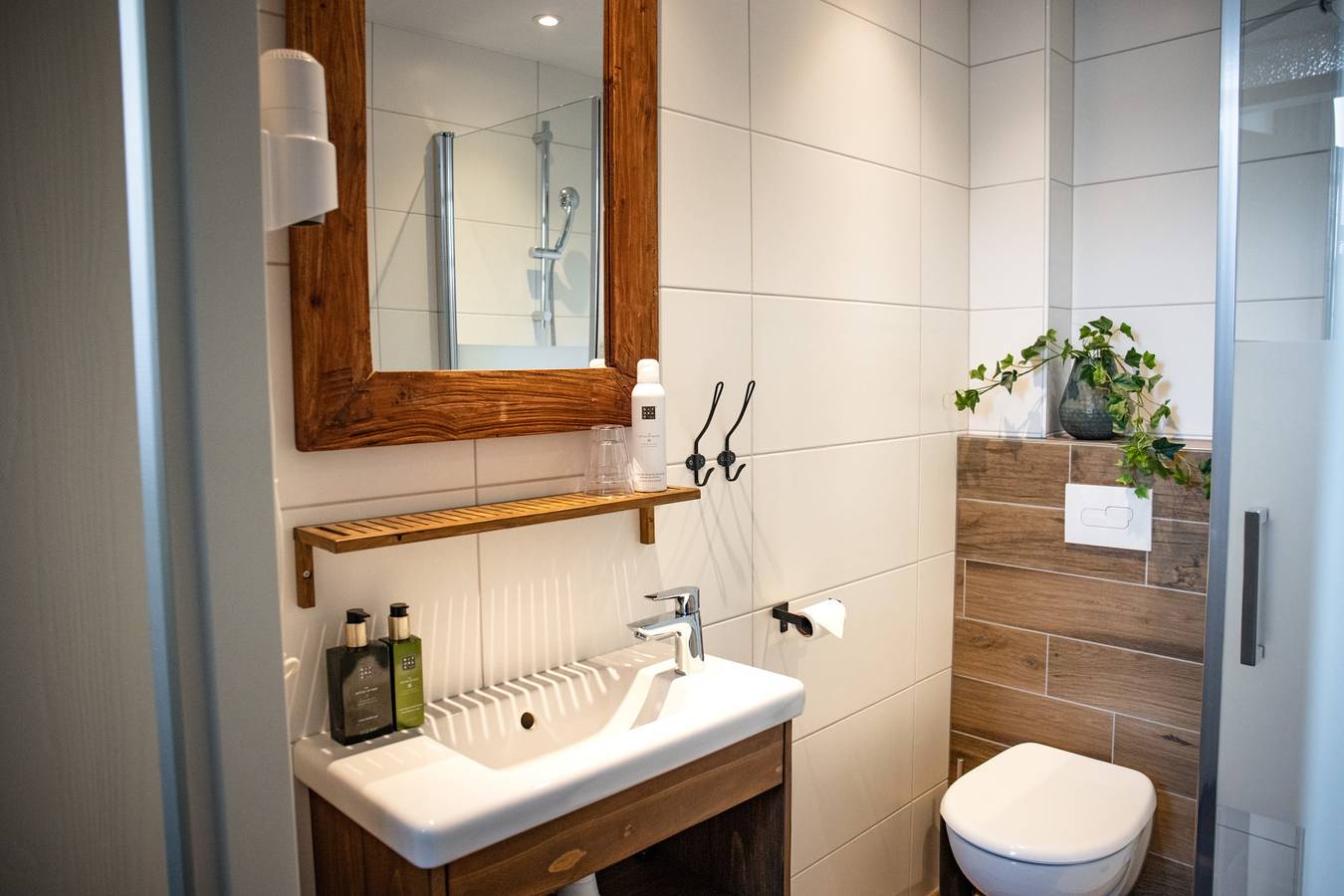 Geheel appartement, Authentiek 2-persoons appartement in Hollandse stijl met Vermeer en uitzicht op de haven in Blokzijl, Nationaal Park Weerribben-Wieden