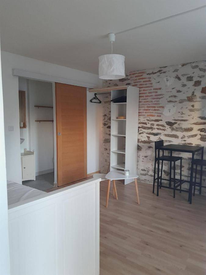 Appartement entier, One-Bedroom Apartment in Mauves-sur-Loire, Région de Nantes
