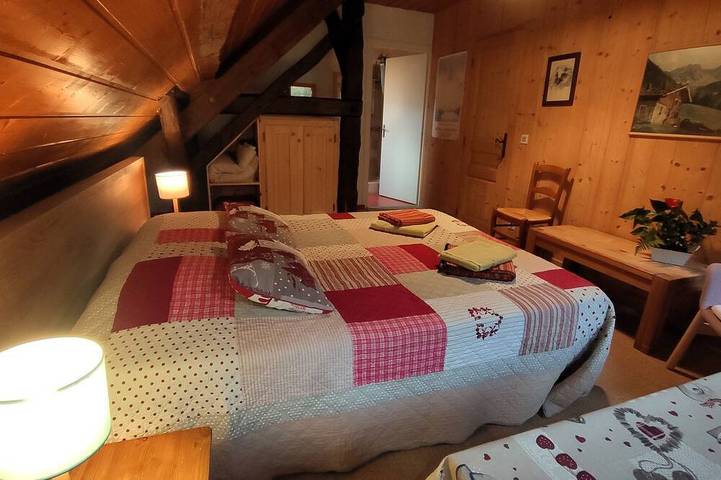 Grand chalet dans le massif du Beaufortain proche des stations pour 15 personnes in Queige, Région d'Albertville