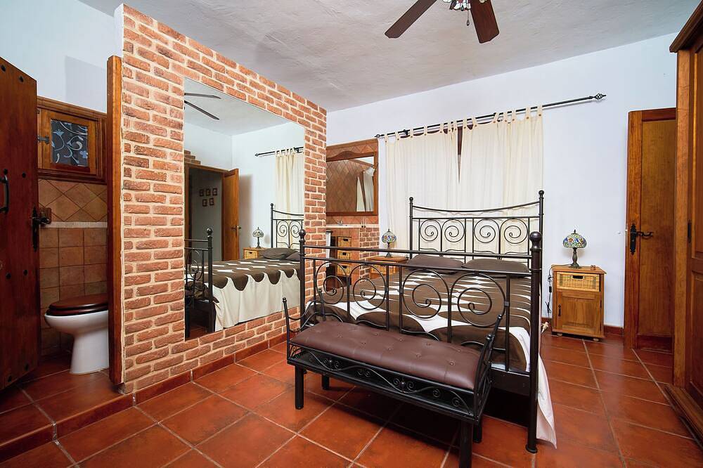 Villa Male, private heated pool, Bbq and gardens !!! in Los Silos, North Tenerife
