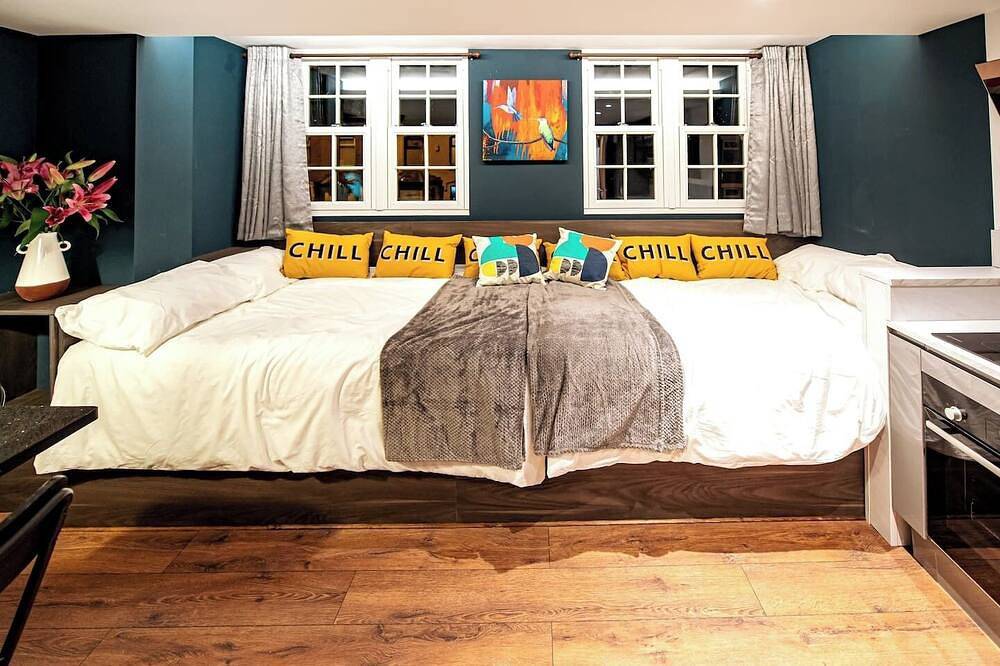 Entire apartment, The Nest: Luxury 16 person Apt w jacuzzi & parking in Blackpool Pleasure Beach, North West England
