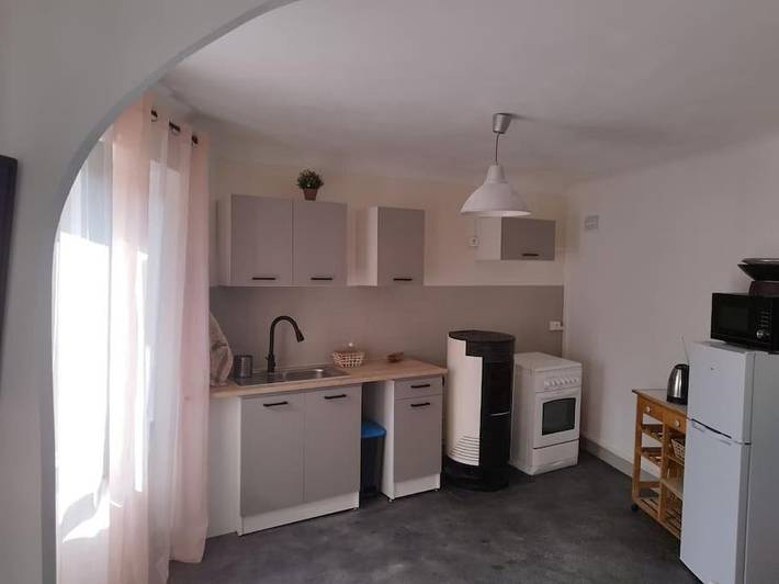 Gîte pour 4 personnes, avec terrasse, animaux acceptés à Saint-Amant-Roche-Savine