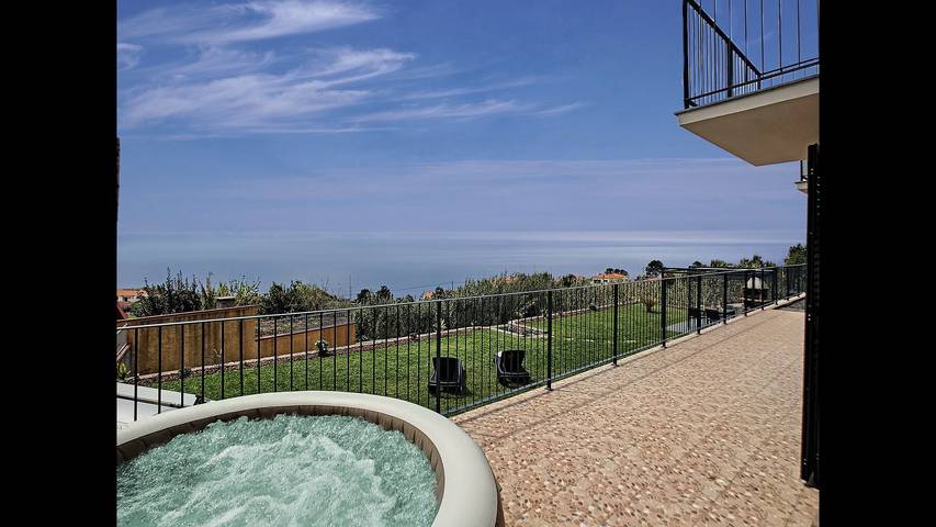 Glamping para 4 pessoas, com varanda e jacuzzi e ainda jardim em Madeira