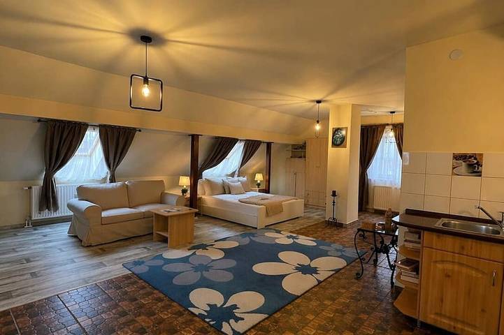 Ganze Wohnung, Romantic Suburban Living, with traditional wooden Hot Tub with extra cost in Komitat Pest