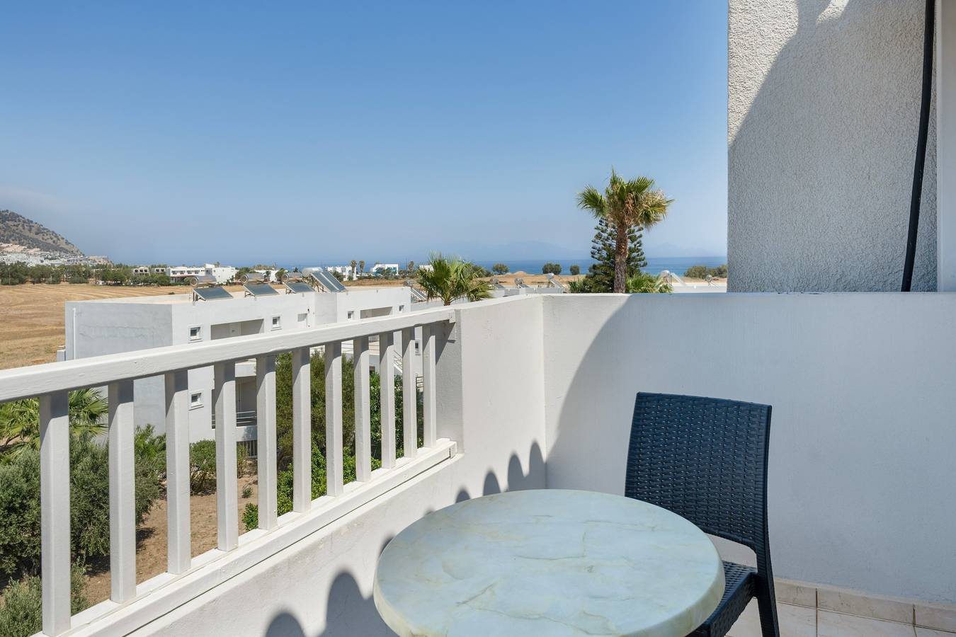 Gehele studio, Studio Appartement 'Evripides Triple Room 1' met Gedeeld Zwembad, Gedeelde Tuin en Airconditioning in Kos