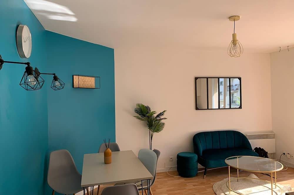 Apartamento entero, Superb bright apartment 2 minutes from Cergy station in Cergy, Valle del Oise