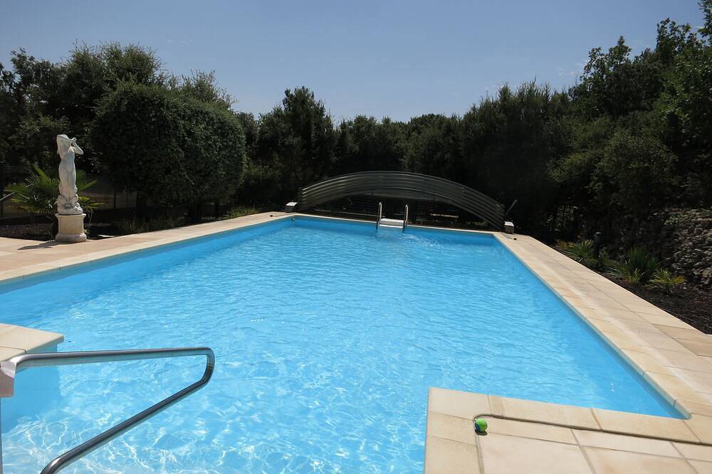 Totally private 8 adults plus 2 children luxe villa with heated swimming pool in Régusse, Brignoles region
