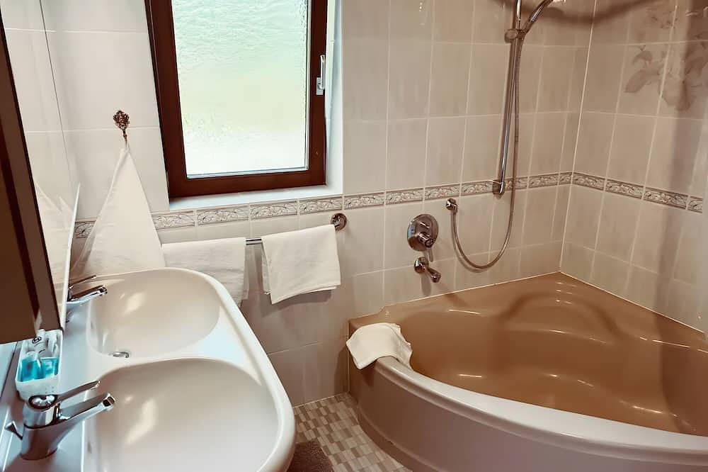 Ganze Wohnung, Ferienwohnung 'Im Wiedener Hof' mit Bergblick, Balkon und Wlan in Suedlicher Schwarzwald, Wieden