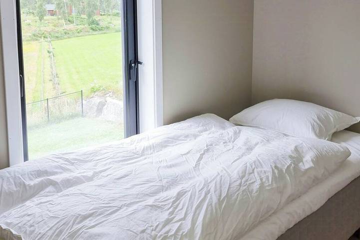 Ferienhaus am Fjord mit Dachterrasse auf Randøy in Hjelmeland