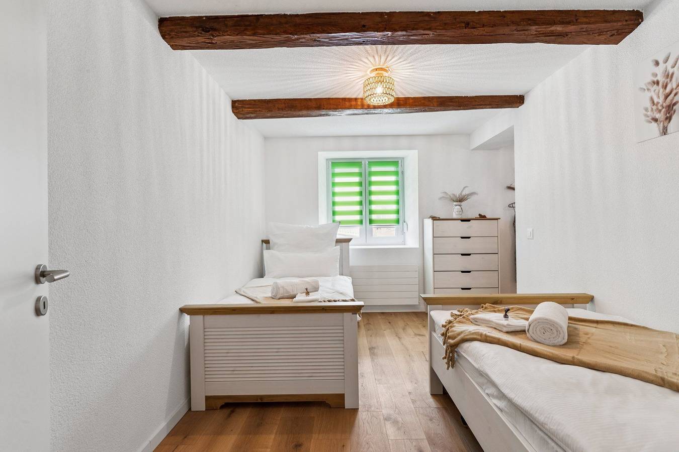 Ganze Ferienwohnung, Bergblick, Nahe Braunwald, Badewanne, Parkplatz in Diesbach, Glarus Süd