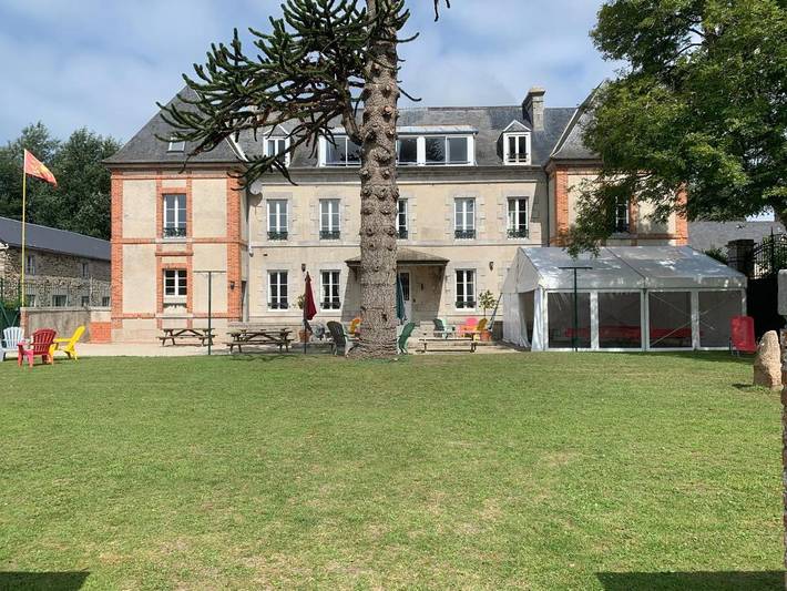 Location de vacances pour 43 personnes, avec Terrasse et Jardin à Gouville-sur-Mer