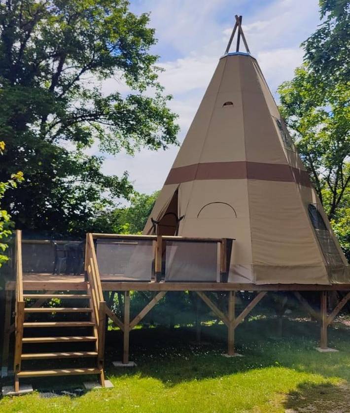 Gîte pour 4 personnes, avec terrasse ainsi que piscine et vue à Arc-et-Senans - 2