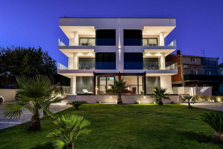 Apartment for 2 people, with pool, child-friendly in Zadar