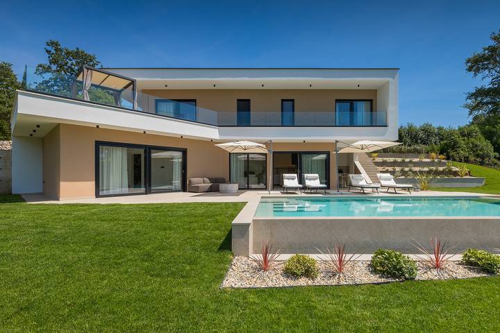 Ferienhaus für 6 Personen, mit Terrasse und Pool