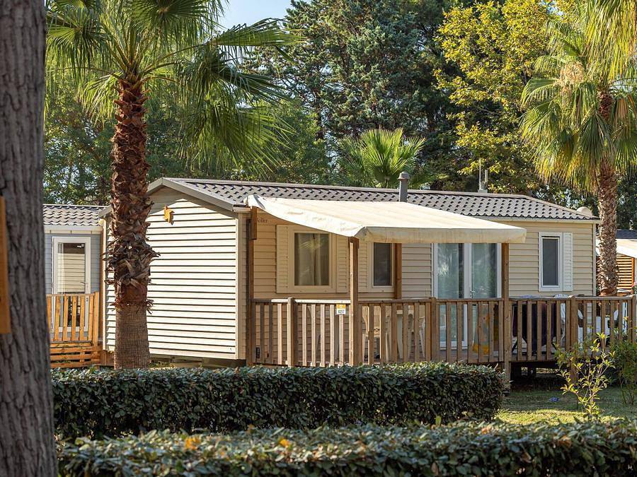 Camping Les 7 Fonts - Mobilhome 6 personnes - Comfort | 3 Ch. | 6 Pers. | Terrasse surélevée | Clim. in Agde, Côte d'Améthyste