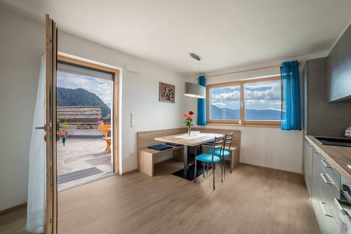 Ferienwohnung für 4 Personen, mit Balkon im Dorf Tirol - 2