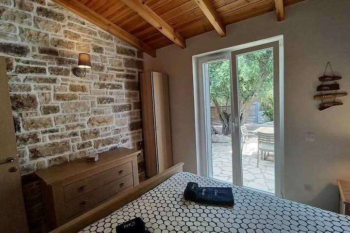 Neu - Charmantes typisches Haus mit privatem Pool in einem Olivengarten in Paxos