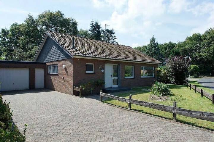 Ferienhaus für 4 Personen, mit Garten und Whirlpool sowie Sauna und Balkon