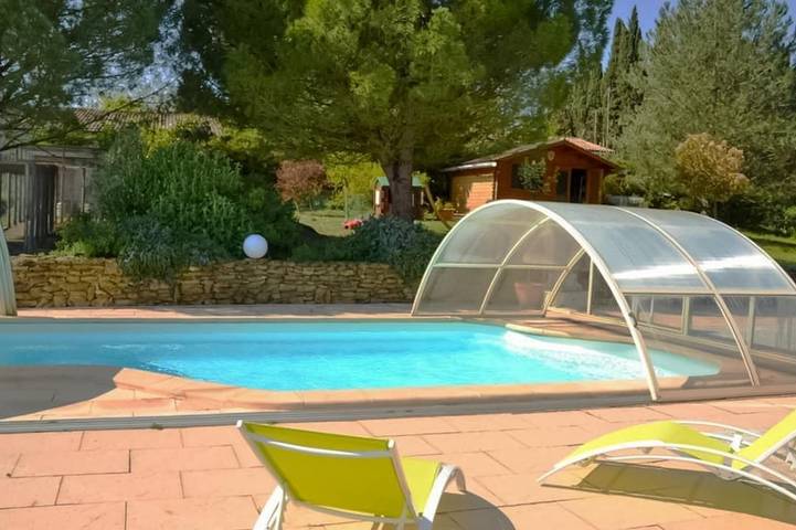 Gîte pour 6 personnes, avec piscine ainsi que sauna et jardin, animaux acceptés