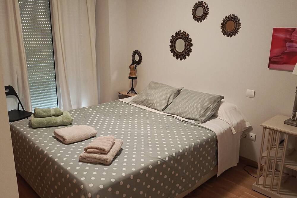 Entire apartment, 18 El Pilar Towers in Modernist Building in Saragossa, Saragossa Province